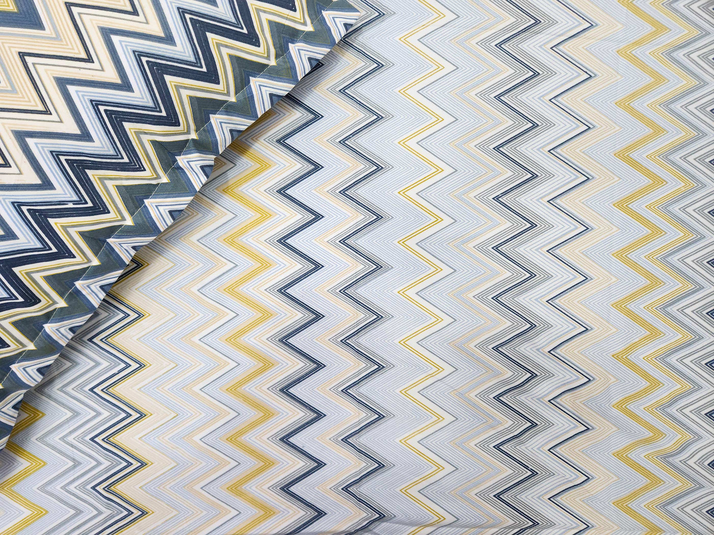 Chhavi-Pastel Abstract Bedsheet