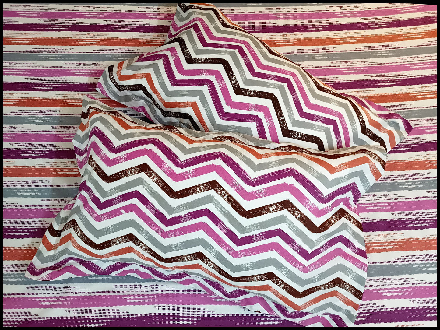 Coralin - Pink Abstract Bedsheet