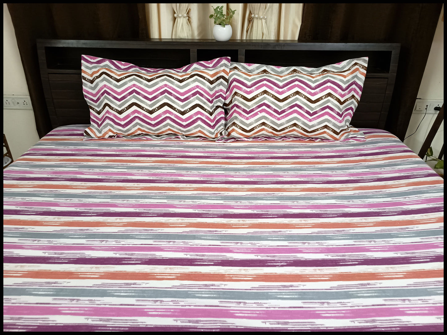 Coralin - Pink Abstract Bedsheet